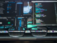 Přes 80 procent firem zaměstnává cizince. Systematická integrace ale chybí